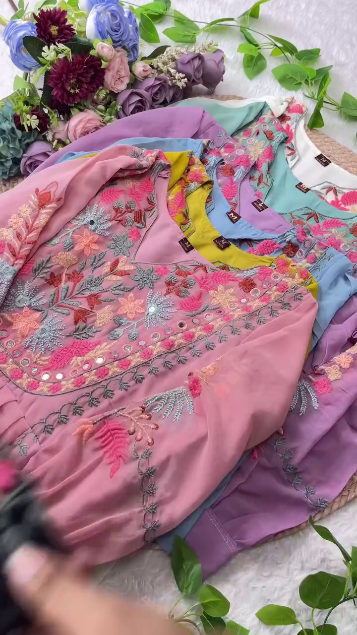 women ethnic embroidery kurta payjama and dupatta set - Image 3