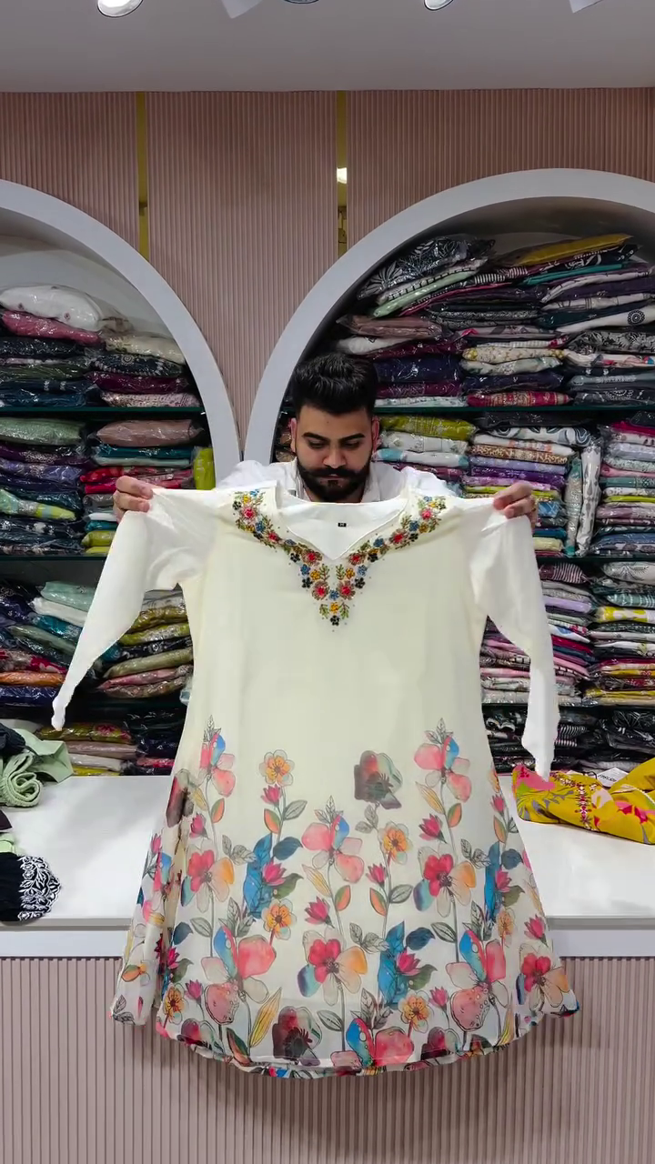 Elegant Off-White Floral Embroidered Kurti Set - Image 4